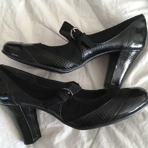 Black Aerosoles heels with strap size 9
